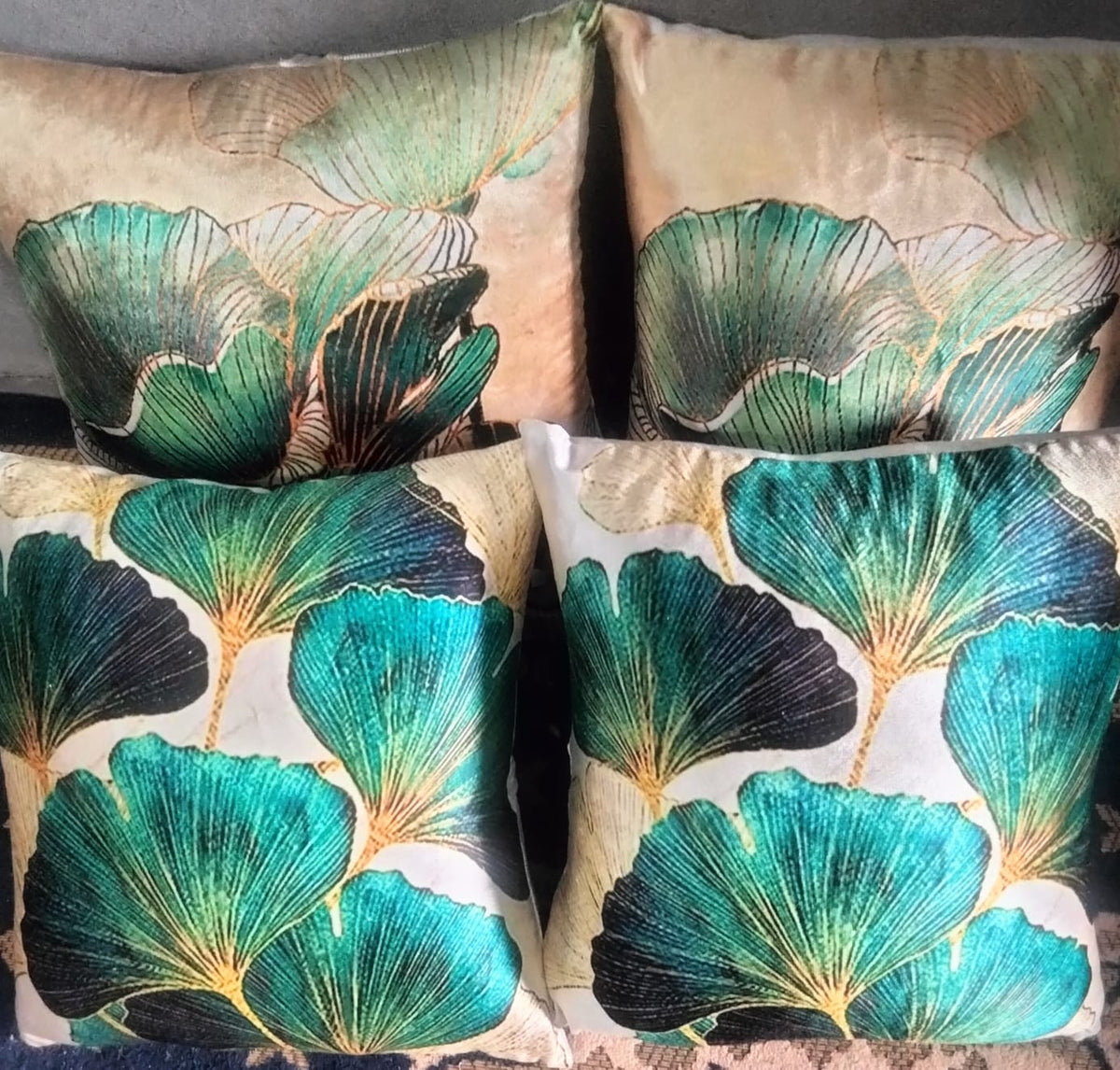 Pack of 4 pack velvet decorative print cushion  ( multi )